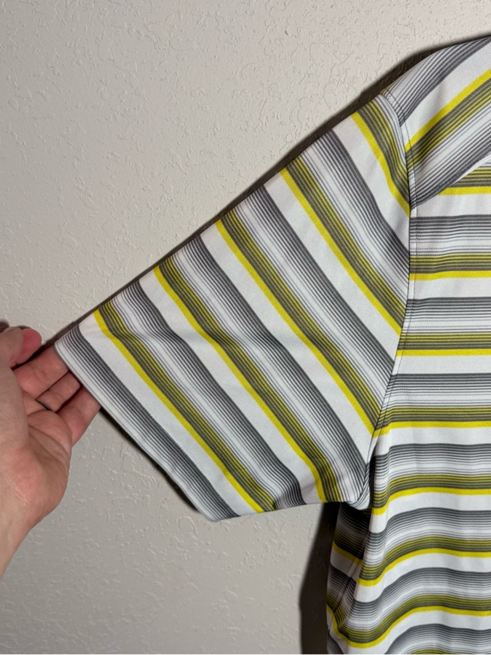 Men’s M White with Yellow/Gray Stripes Oakley Regular Fit Sporty Golf Polo - Picture 3 of 6